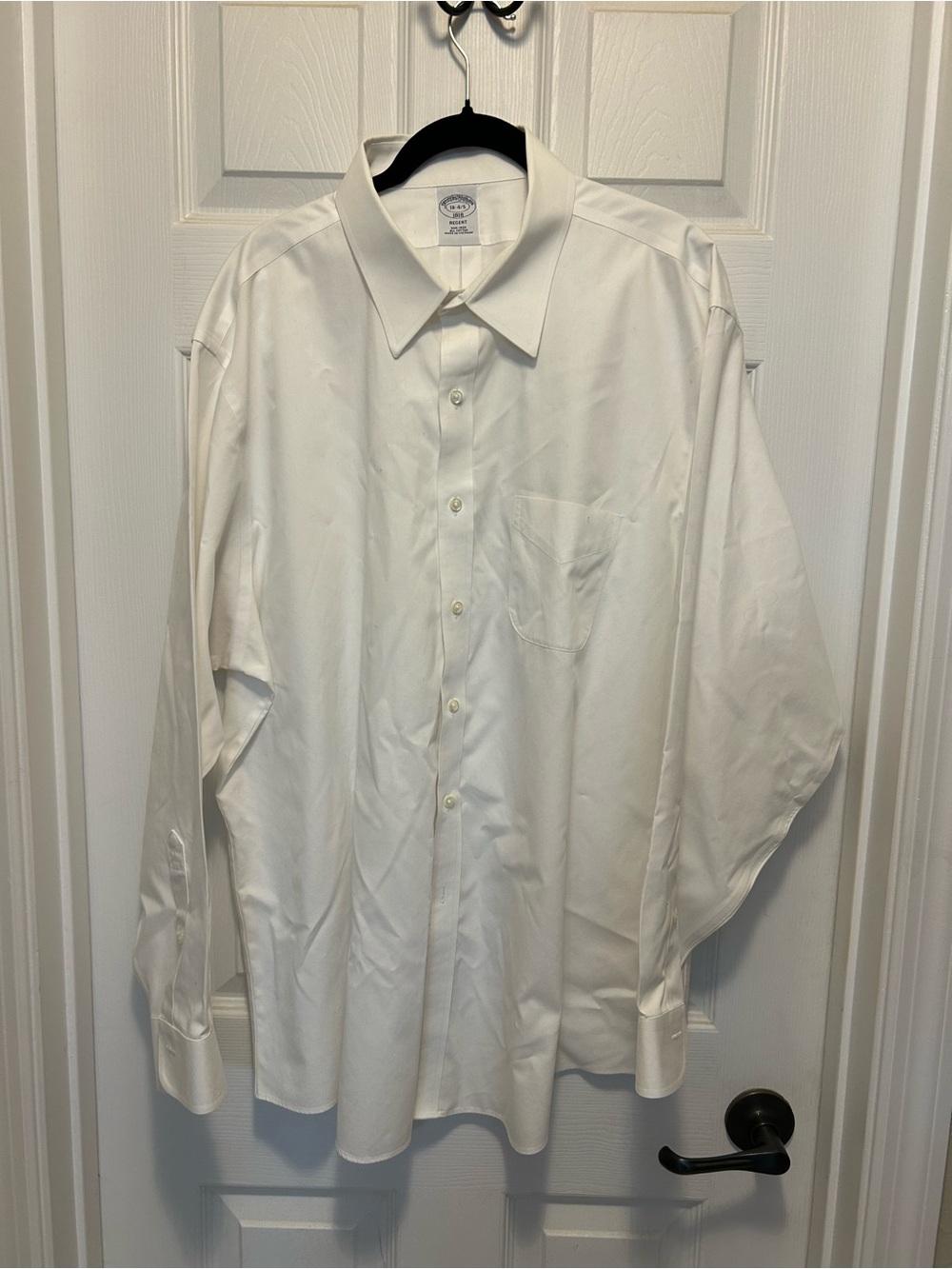Brooks Brothers Men's White Dress Shirt with Point Collar